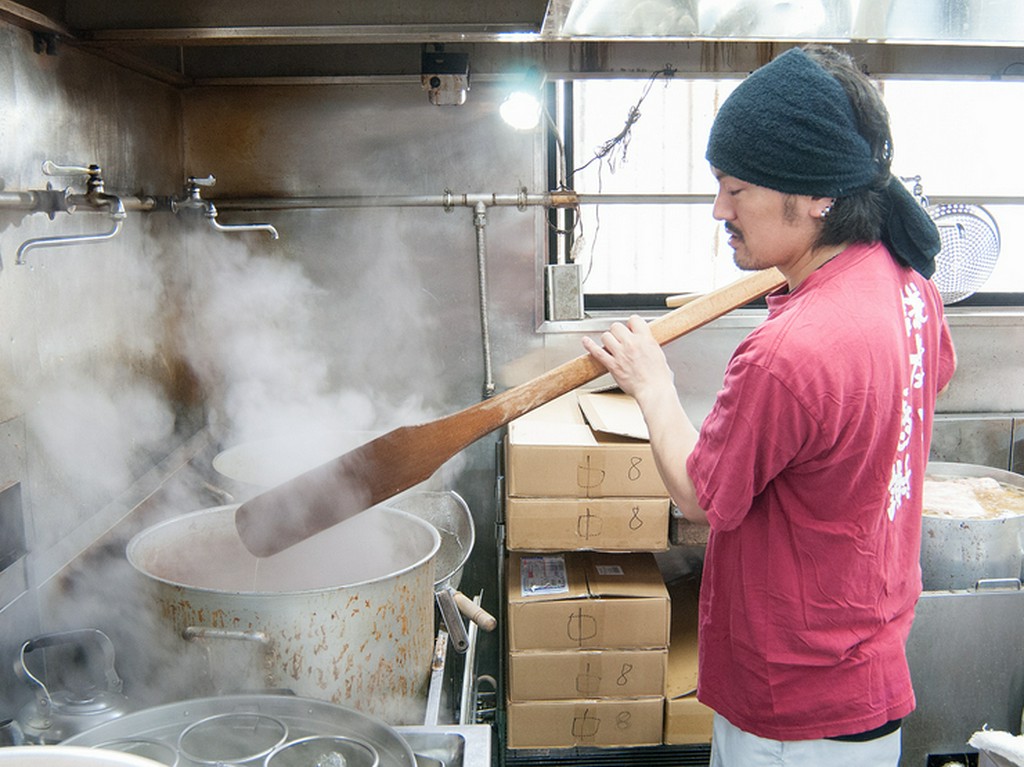 料理人が真心こめて調理したラーメンや単品料理に舌鼓