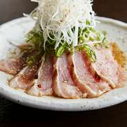 たっぷりのねぎが、柔らかなお肉に絶妙にマッチ。ごま油とポン酢の風味が旨みを引き立てます。