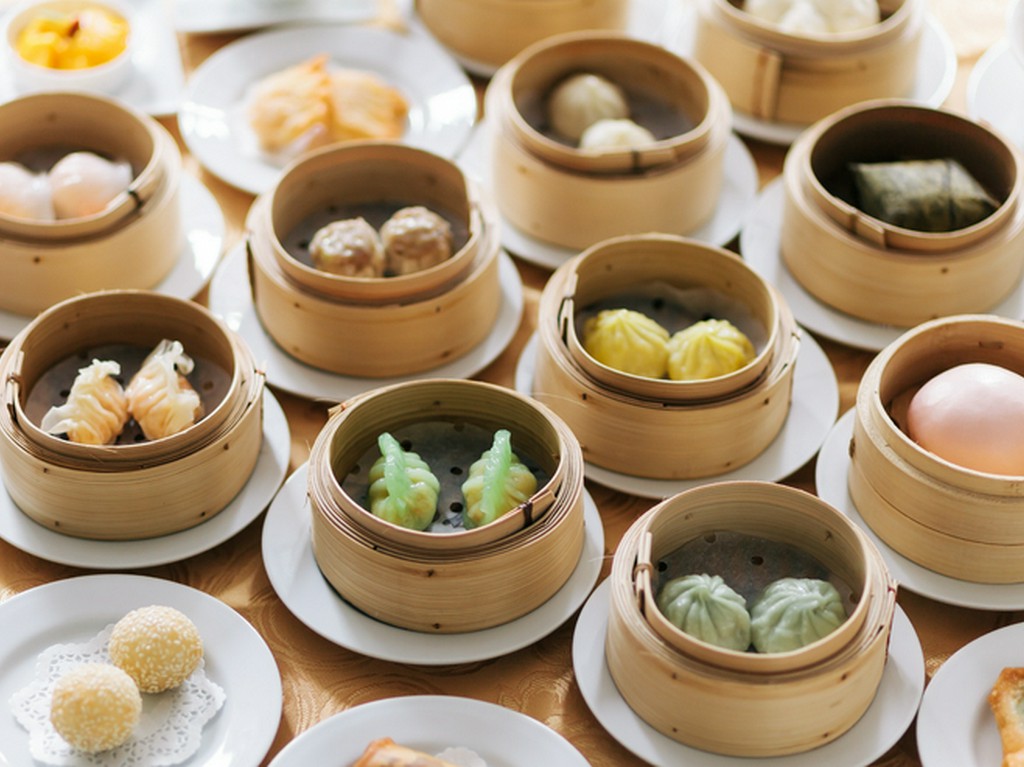 飲茶の他にもエビチリや酢豚などの一品料理や、人気の白金坦々麺も食べ放題になります。
