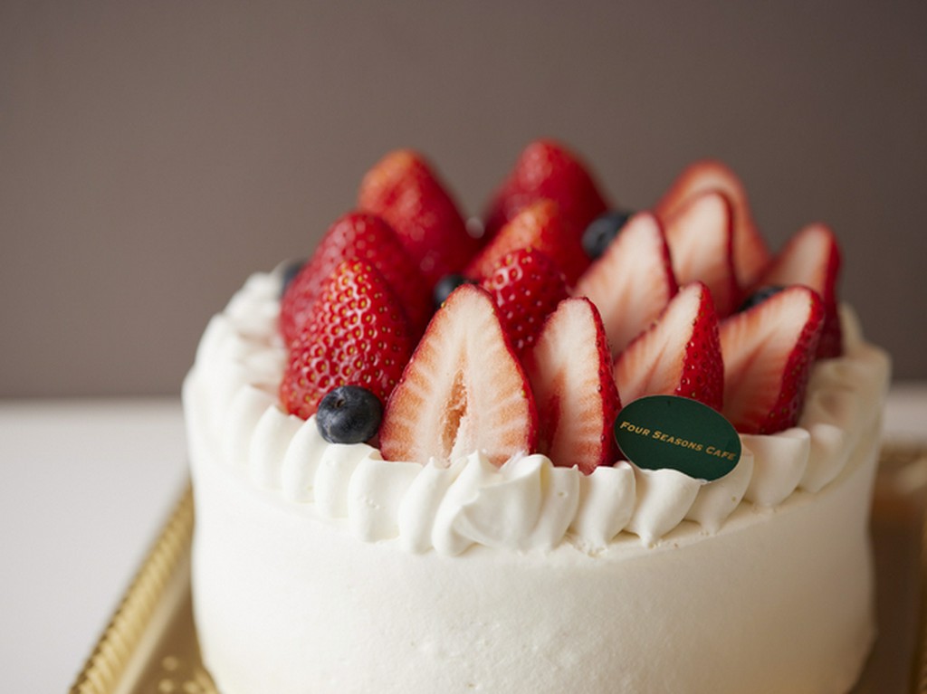  誕生日や記念日にぴったりな手作りデコレーションケーキ