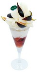 【期間限定】春の主役が勢揃い!手作りの抹茶ムースやさくらゼリー、溢れんばかりの苺が競演する至高のパフェ。重なる層すべてが贅沢な、こだわり抜いた逸品です。五感で楽しむ春の訪れを、ぜひ当店で。