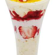 　贅沢！焼き紅玉りんごとバニラアイス、ハニーソースのゴールデンコンビ。極上の粉の配合にこだわり抜いたワッフルが、全ての美味しさを包み込みます。ぜひ一度ご賞味あれ！