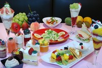 まさに『最高級のフルーツが主役』のケーキです。
たっぷりな甘さ控えめの上質な生クリームに、厳選した洋梨と国産苺の２種類のこだわり果実をシンプルにお楽しみ下さい。

