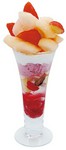 ●4号(12cm) 4,200円 ●5号(15cm) 4,800円
●6号(12cm) 6,500円 ●7号(12cm) 8,400円
スポンジの間も“丸ごと苺”で贅沢な時間をお過ごしください