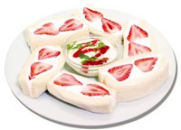  カリふわアメリカンタイプワッフル×濃厚モンブランパフェ！計算し尽くされた絶妙なバランスで、一口ごとに感動が生まれるデザートプレートです。