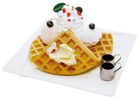 ベリーをふんだんに使用し当店オリジナルのチーズムースが甘さ控えめのワッフルと相性抜群です。
※お皿2枚で提供いたします。