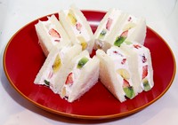 ハンバーグ・ロースハム・たまごサラダ・アボカド・タルタルソース