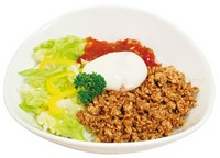 ふわふわオムライスと海老のトマトクリームソースの味わいが濃密です。