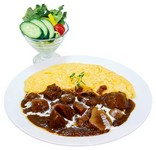 ピリ辛のソースで炒めた鶏ひき肉はエスニックな風味です。