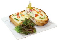 ご注文頂いてからお作りする出来立てだから美味しいサンドイッチやパスタなどのお食事メニューもどうぞ♪