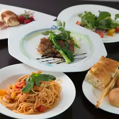 シェフの味をたっぷり堪能できる、充実したコース料理