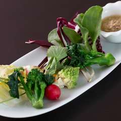 美味しい前菜とワインで、一日の仕事の疲れを癒してください