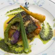 シェフが築地に行って厳選してくる旬の魚は、その日によって変わります。次は何がいただけるか楽しみ！