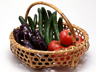 温暖な気候をいかし露地栽培で、味がしっかりとしている三浦野菜