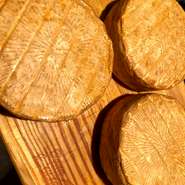 当店で燻製しています！
1度食べたら止まらない♪