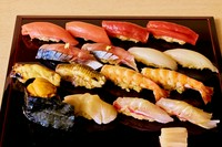 新鮮な魚介を熟練の技でつくりあげる『お寿司の盛り合わせ』