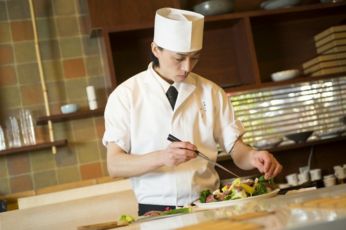 ソムリエの資格を持つ店主が選んだワインが揃う