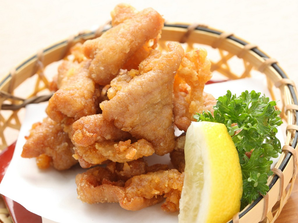 タレにつけ置きで旨み倍増、歯ごたえしっかりな『白モツの揚げ』