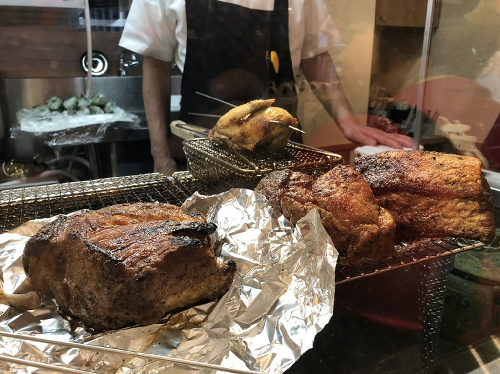 肉屋の炭火焼き！