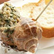 香り豊かなエスカルゴバターをたっぷりと使用。おつまみとして日本酒にもよく合います。