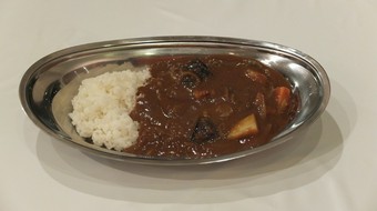 肉汁とスパイスの効いたコクのある『ちからカレー』