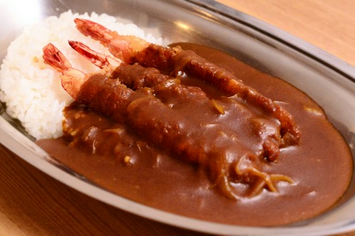 こだわり抜いた絶品カレーを召し上がってください