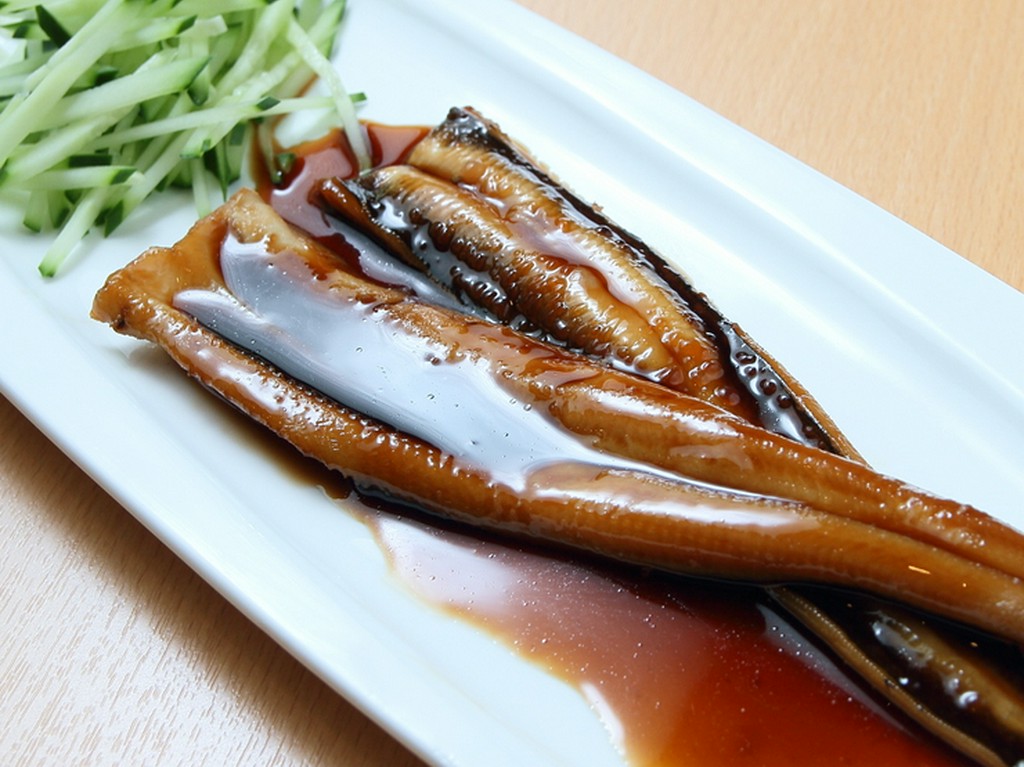 濃厚で深い味わいが自慢の一品、『煮あなご１本仕込み』