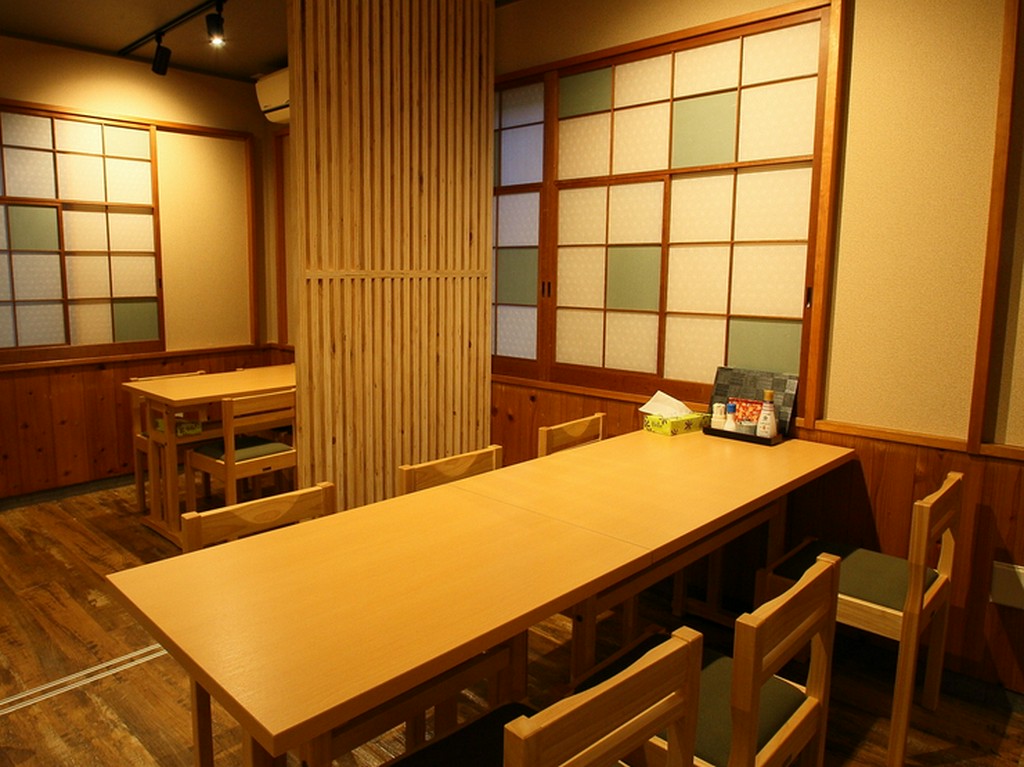 家族と、仲間と訪れてもゆっくりできる、隠れ家的な店