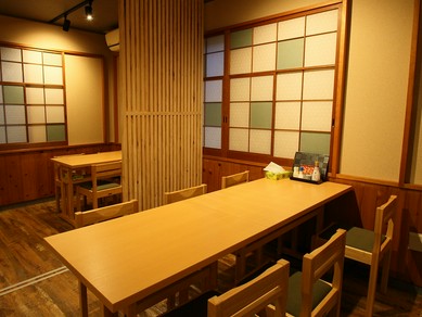 家族と、仲間と訪れてもゆっくりできる、隠れ家的な店