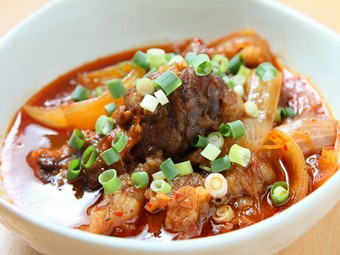 甘辛の味付けがクセになりそうな、『牛すじトロトロ煮込み』　