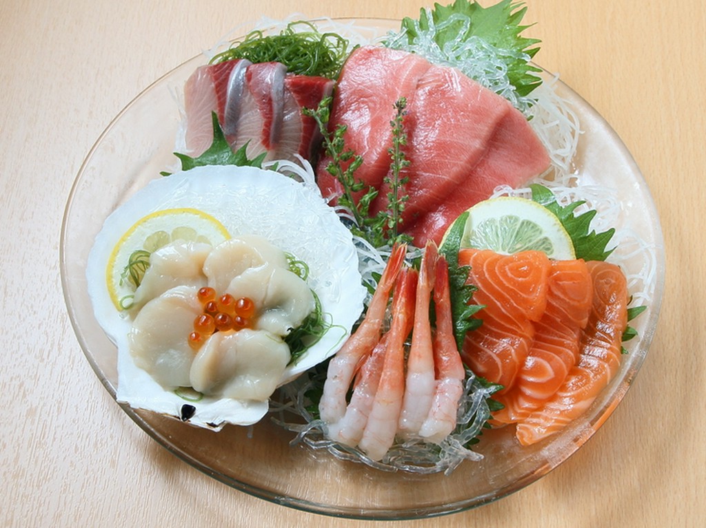 旬のおいしさを集めた『おさしみ５点盛り』