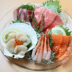 旬のおいしさを集めた『おさしみ５点盛り』