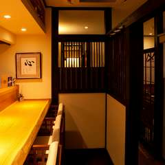 京都の町家をイメージした和モダンな空間で、大人の時間を
