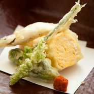 旬の食材をふんだんに使っているので、舌で季節が味わえます