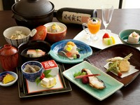 厳選した食材を贅沢に使った極上の八品目