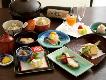 厳選した食材を贅沢に使った極上の八品目