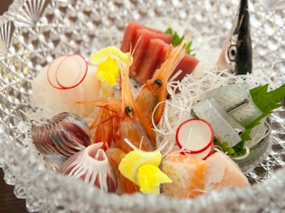 近海もの、天然ものにこだわり足で探した『お刺身盛り合わせ』
