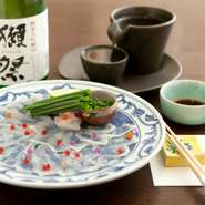 美味しいものを色々と味わっていただけるよう、少しずつお出しするので残さずに召し上がって欲しい。またお酒もこだわって選んでおりますので、しっかりと味わって、ゆったりと充実した時間を過ごしてください。
