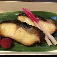 旬の魚をその魚に合った焼き方で…
　内容はFacebookでご覧ください
　　写真は銀鱈の西京焼きです(一例）