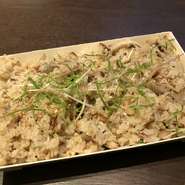 季節の土鍋ご飯(お新香付き）