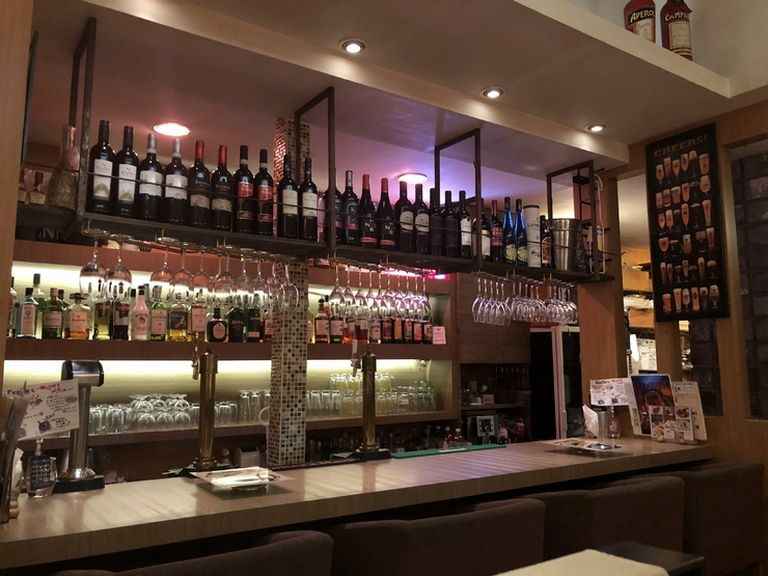 おひとり様にもおすすめのカウンター席があります