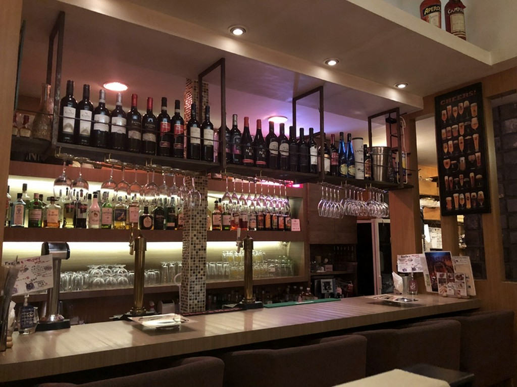 おひとり様にもおすすめのカウンター席があります