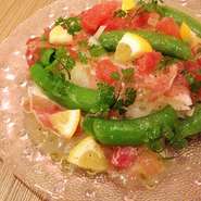 GEETAでは、旬の食材を使った月替りオススメがあります！
今月のラインナップはこちら♡

○ 新じゃがとルッコラのサラダ
◯ 新玉ねぎとスナップえんどう~生ハム添え~
◯ ロメインレタスの焼きシーザーサラダ~温玉のせ~
◯ 白海老の唐揚げ
◯ 牛トリッパのトマト煮
◯ とりきのこ~唐辛子オリーブオイル添え~
○牛ハラミのステーキ~マッシュルームソース~
◯ サラミとアスパラのピザ
◯ 野菜のパエリア風リゾット
○ ピクルス
