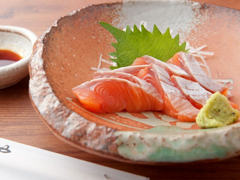 “幻の鮭”として有名な『鮭児(けいじ)の刺身』
