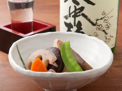 旬の野菜を使った『季節の煮物』は、箸休めとしてもぴったり