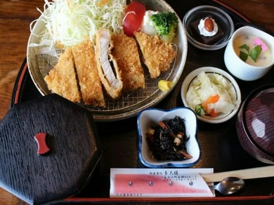 とんかつ定食（刺し身付）