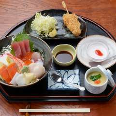 新鮮な海の幸の美味しさに最後の一口まで完食『海鮮丼』