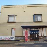暖かみのある、落ち着いた和風の店内。少人数から大勢まで、シーンや人数を問わずくつろげます。