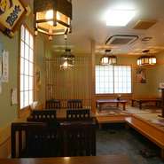 満足してお食事を楽しんでいただく為、お客様ひとりひとりの目線に合わせたサービスを心掛けています。当店は肩肘張らずに、幅広い年代の方がゆったりとくつろげるお店です。