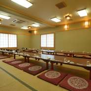 当店は最大80名様まで収容可能です。お祝いや慶事の席、会社の接待から宴会までシーンや人数に合わせてご利用いただけます。ご予算、料理の内容についてもお気軽にご相談ください。